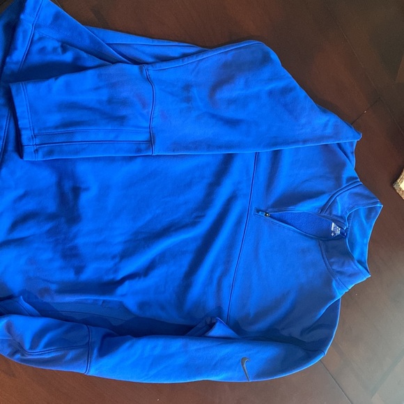 Nike Pullover perfect for cold days, students, athletes.  Very little wear. - Picture 2 of 2